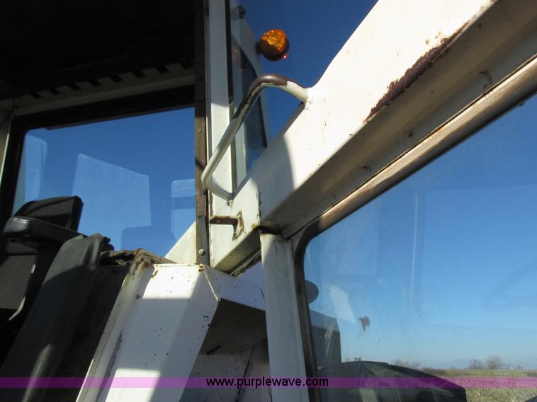 image for item I8829 1974 Case 1370 tractor