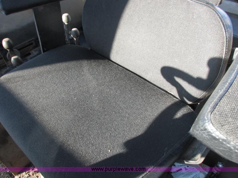 image for item I8829 1974 Case 1370 tractor