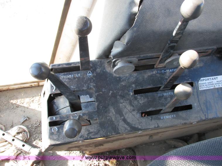 image for item I8829 1974 Case 1370 tractor