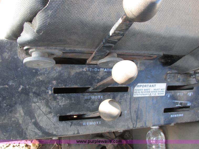 image for item I8829 1974 Case 1370 tractor