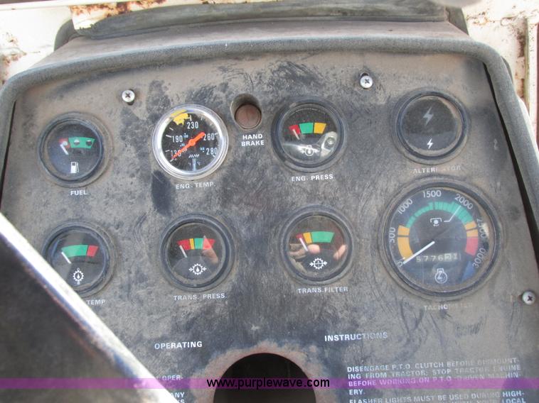 image for item I8829 1974 Case 1370 tractor