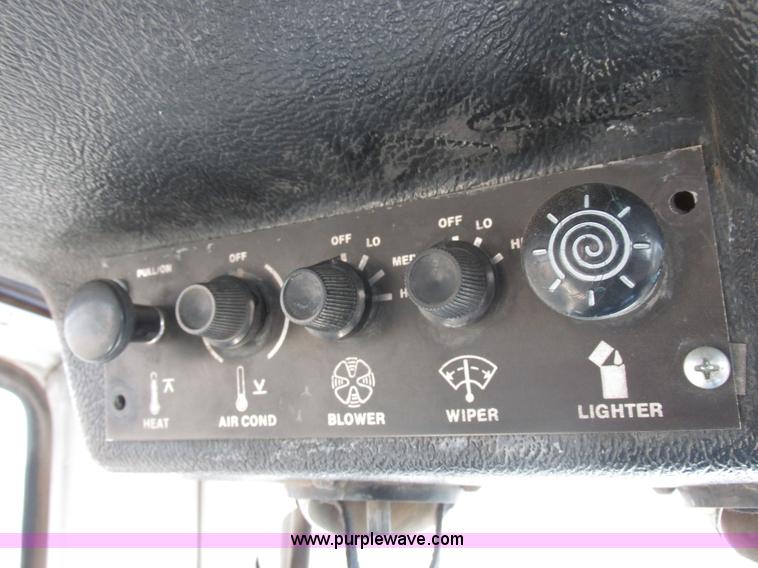 image for item I8829 1974 Case 1370 tractor