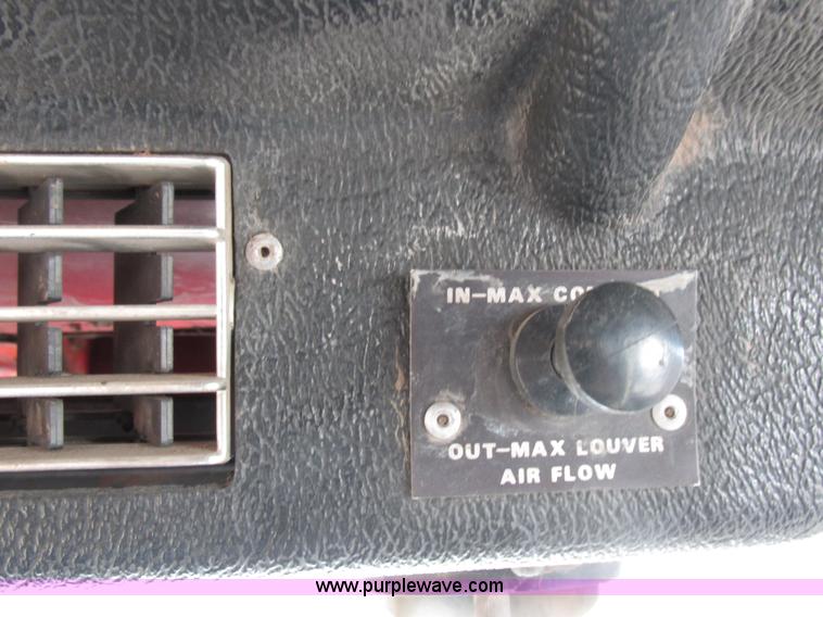 image for item I8829 1974 Case 1370 tractor