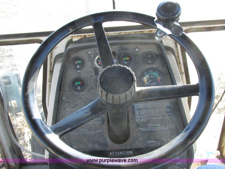 image for item I8829 1974 Case 1370 tractor