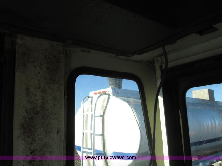 image for item I8829 1974 Case 1370 tractor