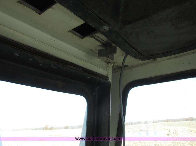 image for item I8829 1974 Case 1370 tractor