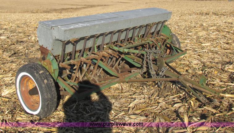 image for item I8831 Seed drill