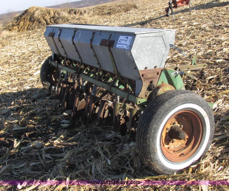 image for item I8831 Seed drill