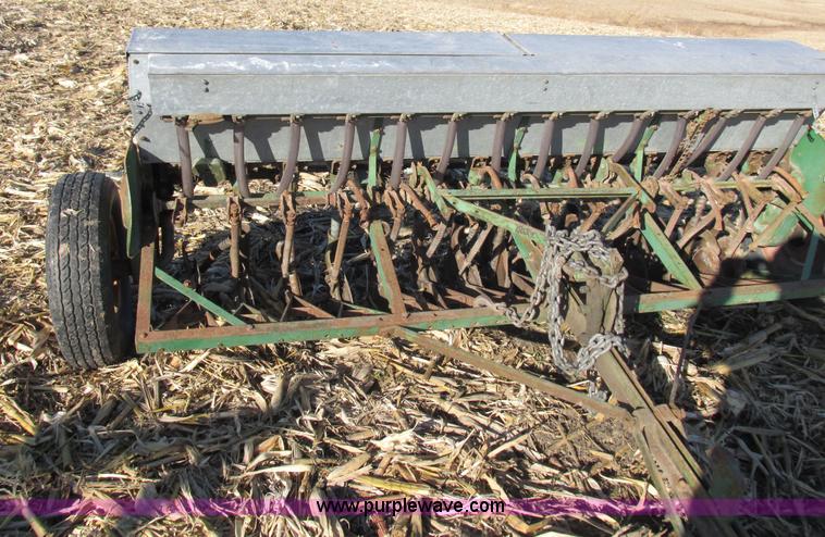 image for item I8831 Seed drill