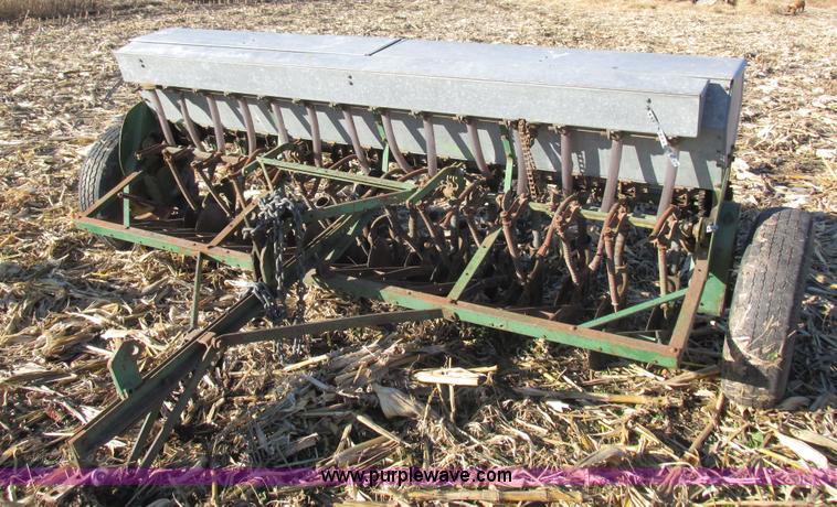 image for item I8831 Seed drill