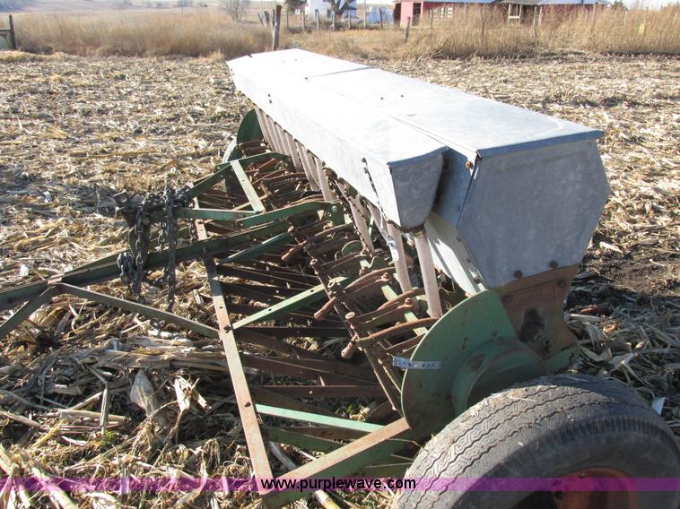 image for item I8831 Seed drill