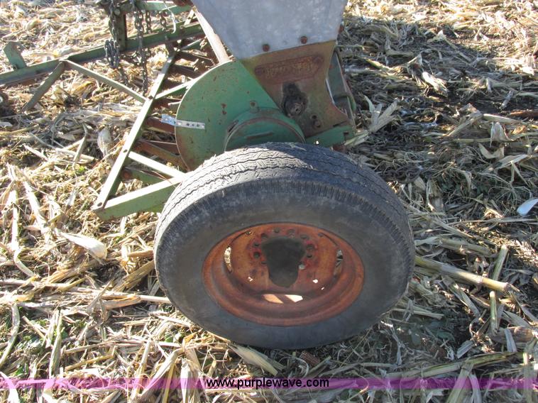 image for item I8831 Seed drill