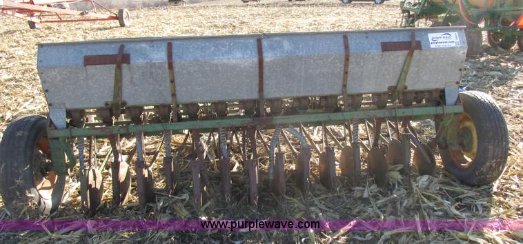 image for item I8831 Seed drill