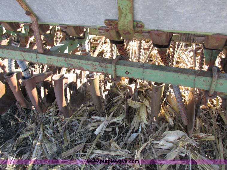 image for item I8831 Seed drill