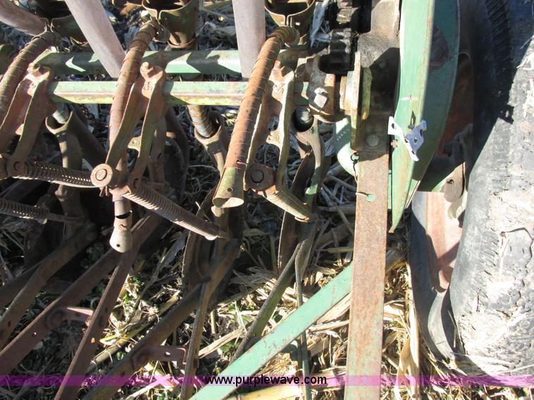 image for item I8831 Seed drill