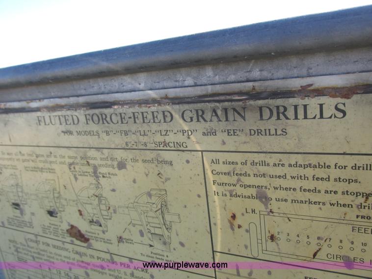 image for item I8831 Seed drill