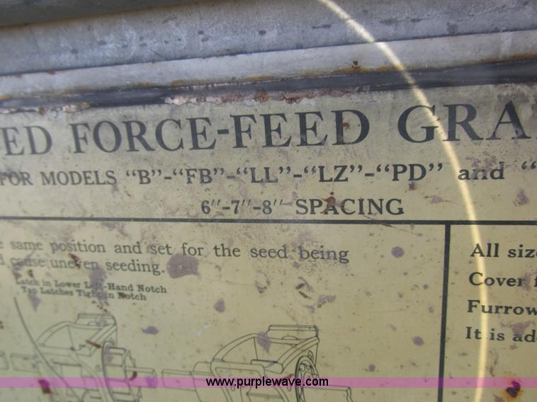 image for item I8831 Seed drill