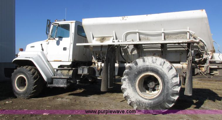 image for item I8833 1996 Ford L8000 floater fertilizer truck