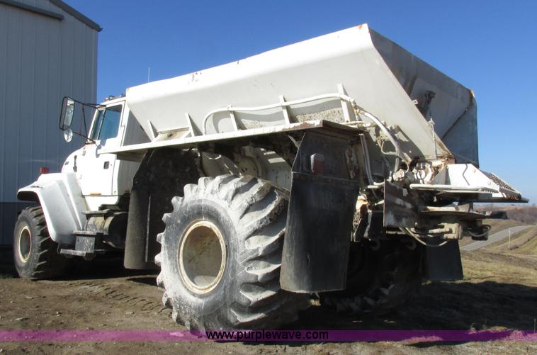 image for item I8833 1996 Ford L8000 floater fertilizer truck