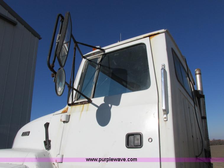 image for item I8833 1996 Ford L8000 floater fertilizer truck