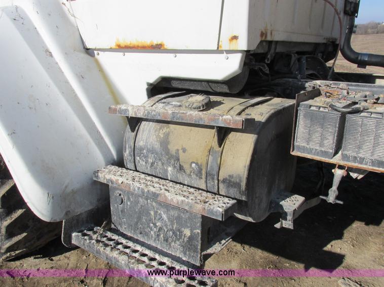 image for item I8833 1996 Ford L8000 floater fertilizer truck
