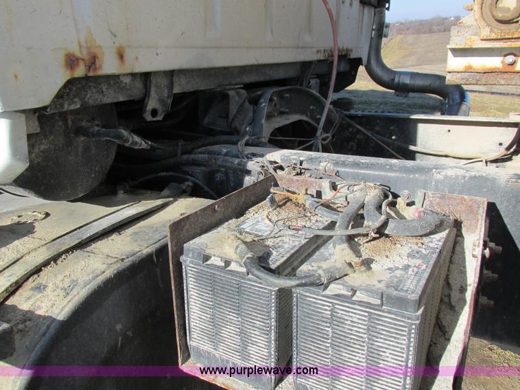 image for item I8833 1996 Ford L8000 floater fertilizer truck