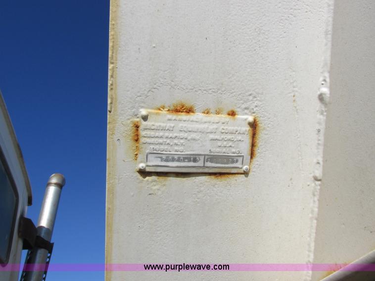 image for item I8833 1996 Ford L8000 floater fertilizer truck