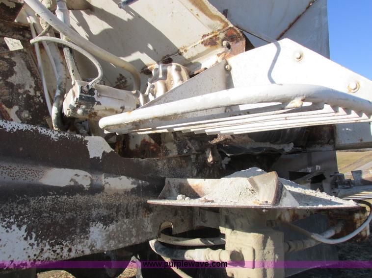 image for item I8833 1996 Ford L8000 floater fertilizer truck