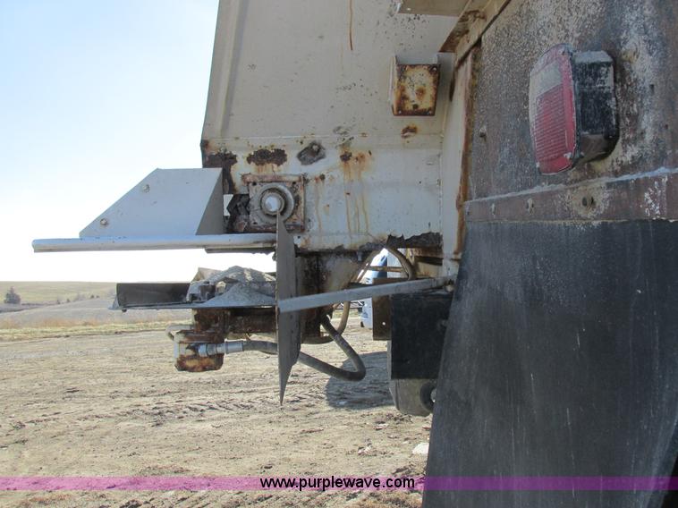 image for item I8833 1996 Ford L8000 floater fertilizer truck