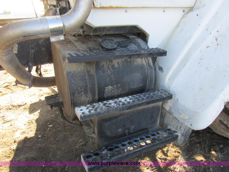 image for item I8833 1996 Ford L8000 floater fertilizer truck