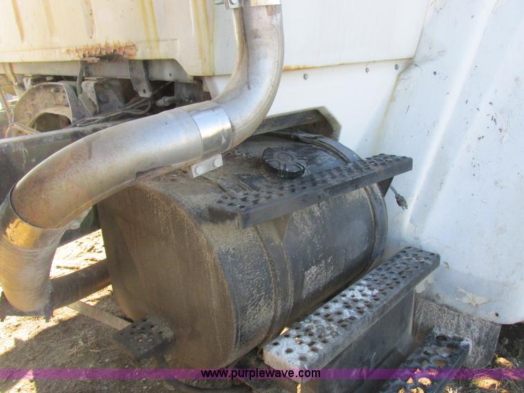 image for item I8833 1996 Ford L8000 floater fertilizer truck