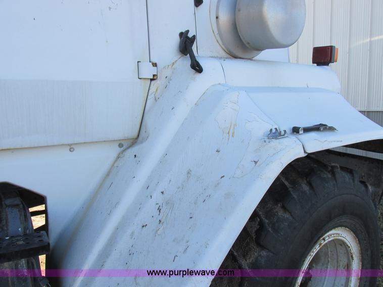 image for item I8833 1996 Ford L8000 floater fertilizer truck
