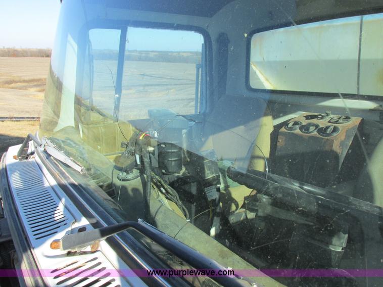 image for item I8833 1996 Ford L8000 floater fertilizer truck