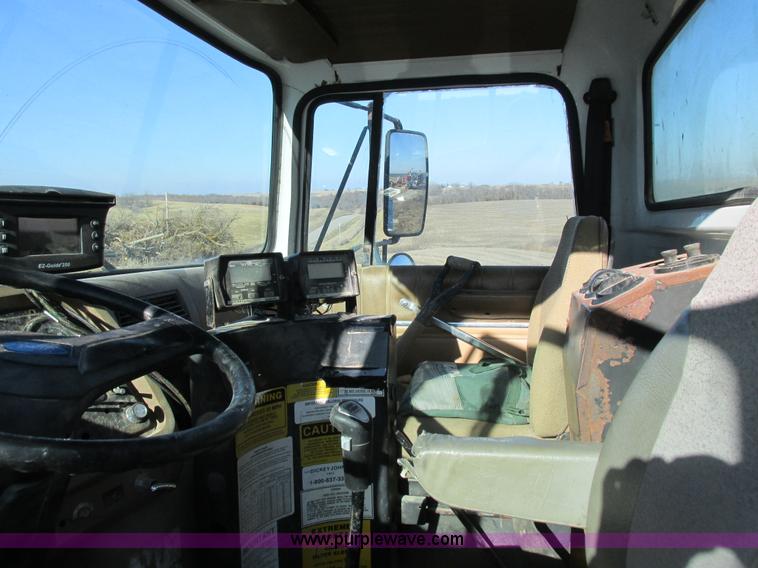 image for item I8833 1996 Ford L8000 floater fertilizer truck