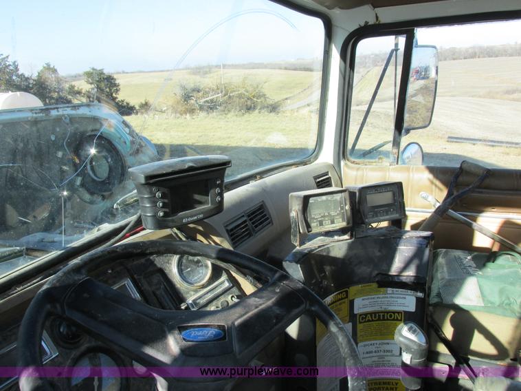 image for item I8833 1996 Ford L8000 floater fertilizer truck