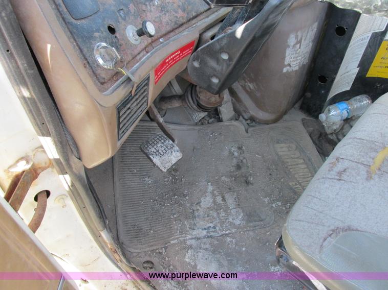 image for item I8833 1996 Ford L8000 floater fertilizer truck