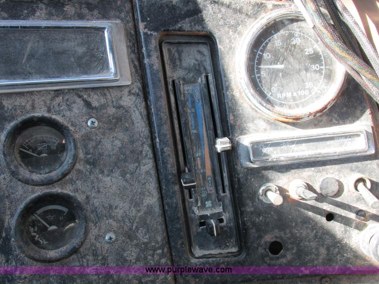 image for item I8833 1996 Ford L8000 floater fertilizer truck