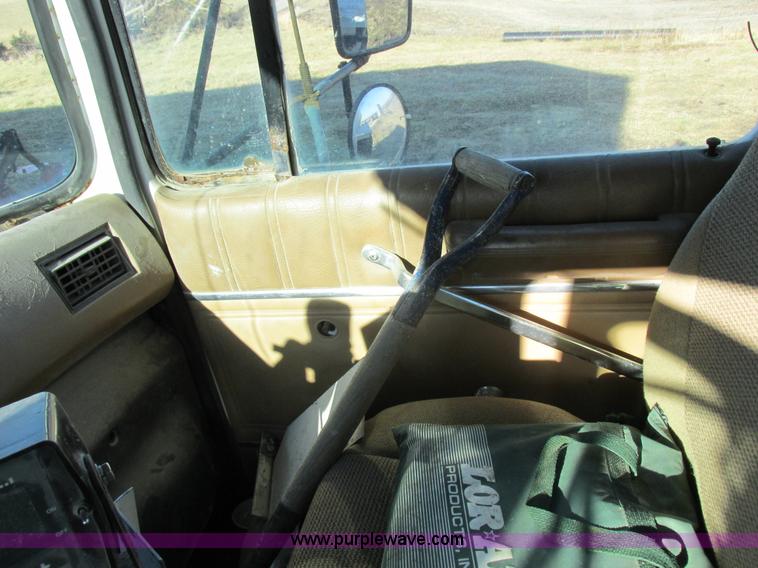 image for item I8833 1996 Ford L8000 floater fertilizer truck