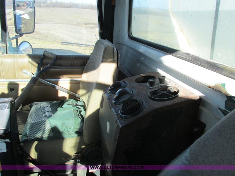 image for item I8833 1996 Ford L8000 floater fertilizer truck