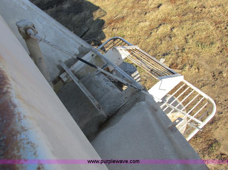 image for item I8833 1996 Ford L8000 floater fertilizer truck