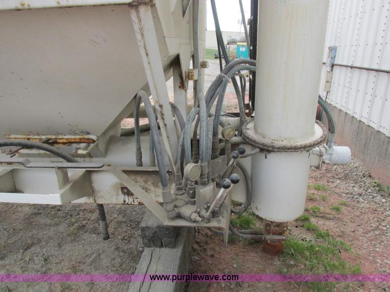 image for item I8841 Rayman bulk fertilizer tender bed