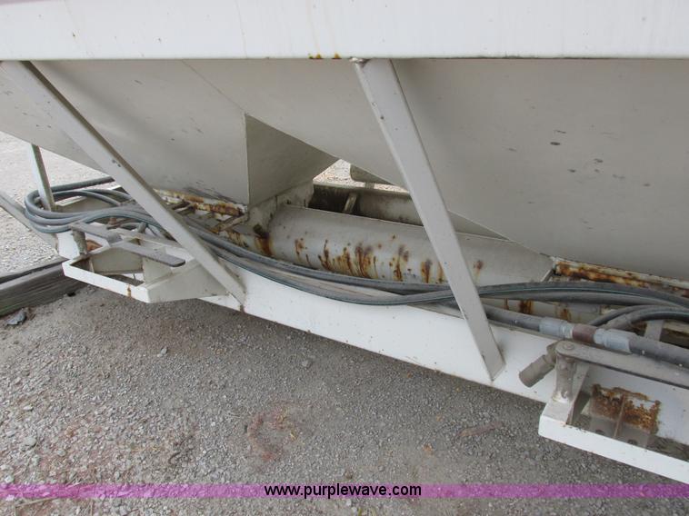 image for item I8841 Rayman bulk fertilizer tender bed