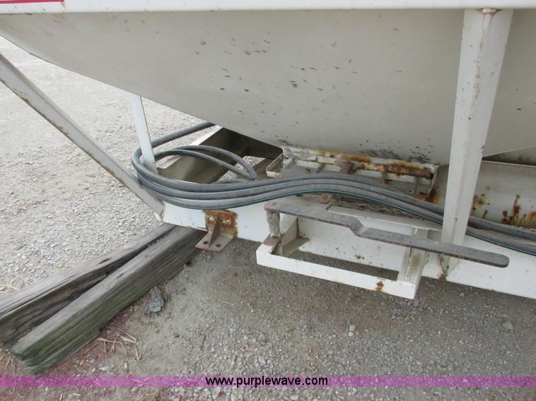 image for item I8841 Rayman bulk fertilizer tender bed