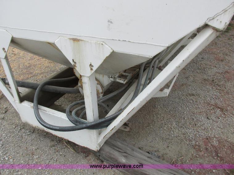 image for item I8841 Rayman bulk fertilizer tender bed