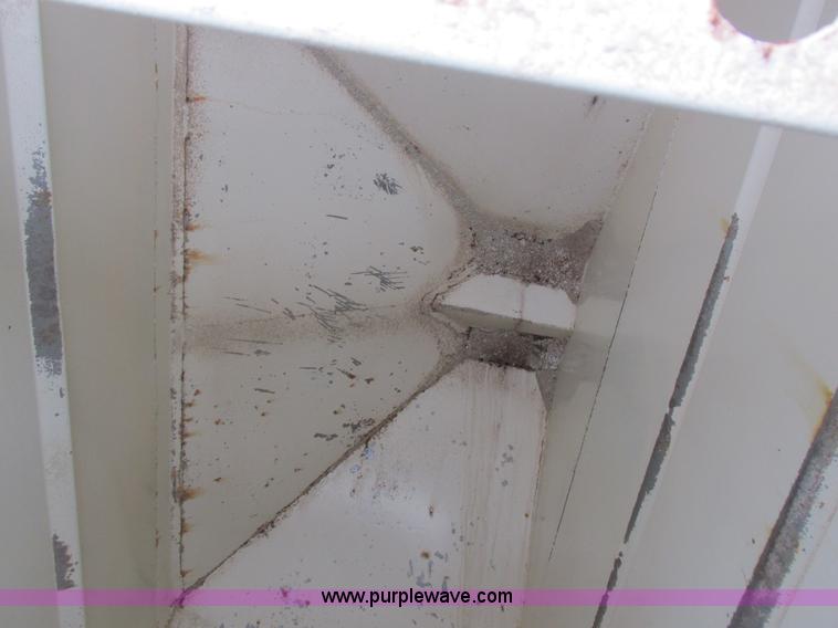 image for item I8841 Rayman bulk fertilizer tender bed