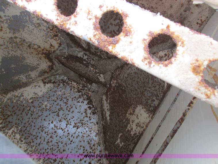 image for item I8841 Rayman bulk fertilizer tender bed