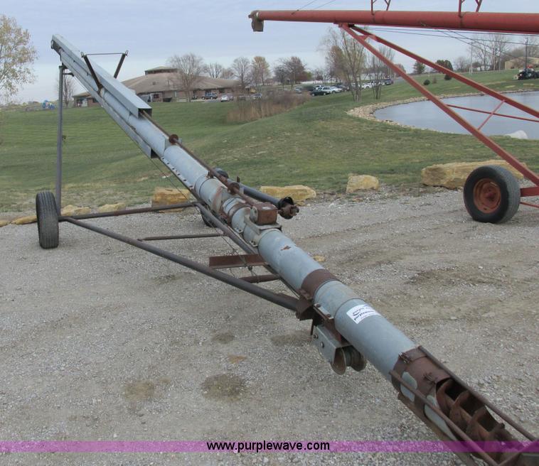 image for item I8843 1983 Curtis grain auger