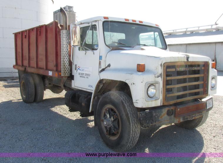 image for item I8864 1986 International 1954 grain truck