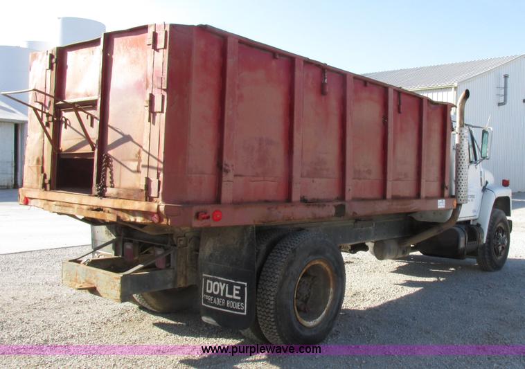 image for item I8864 1986 International 1954 grain truck