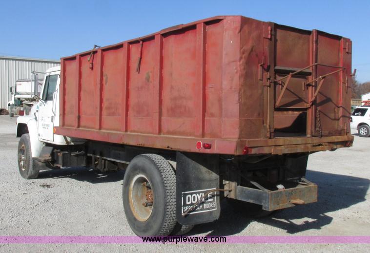 image for item I8864 1986 International 1954 grain truck